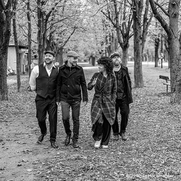 Martin Spengler & die foischn Wiener_innen ©Christian Hochmeister WEB.jpg